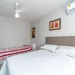 Apto Pe na Areia, direcao Ilha-Balneario Camboriu.