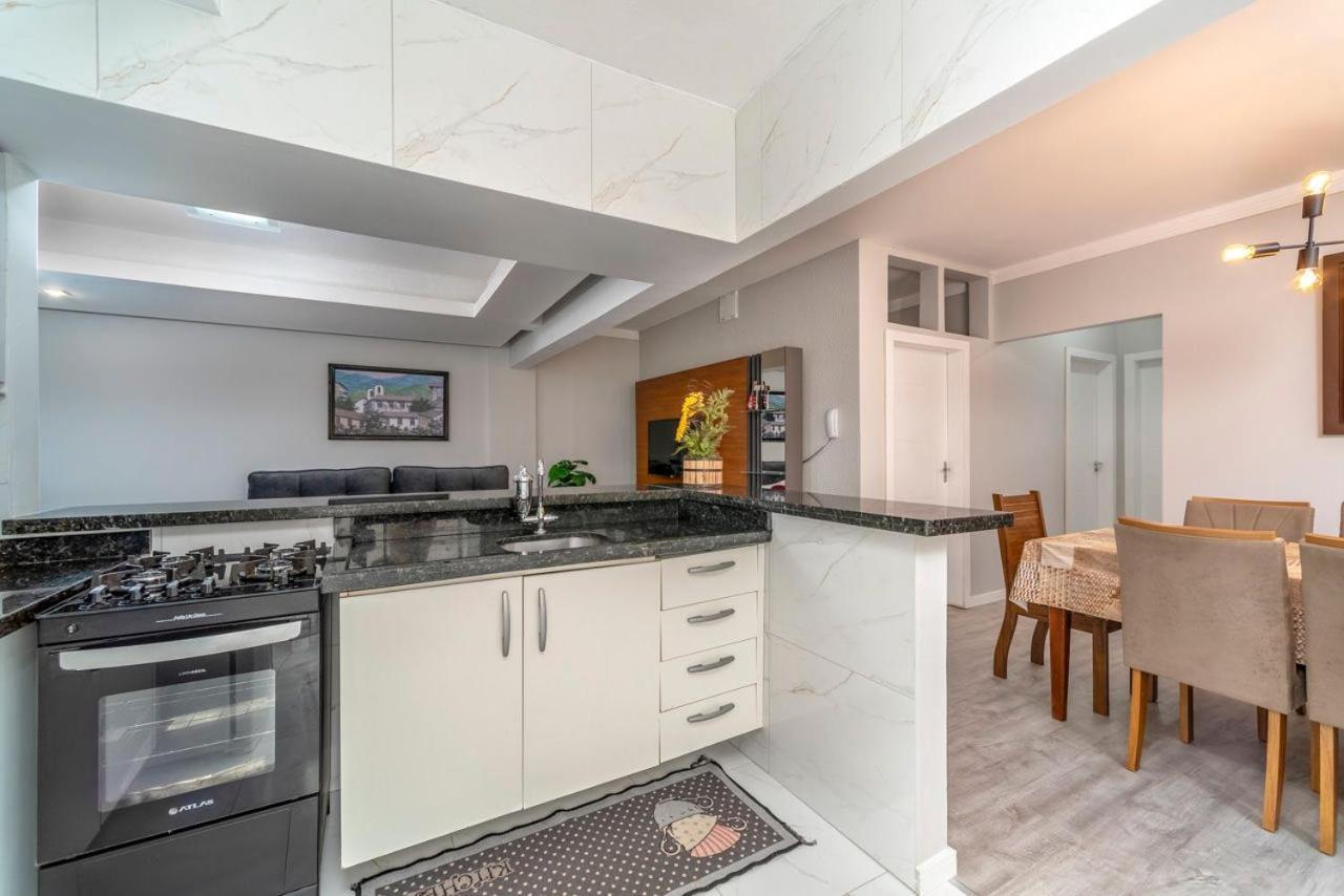 Apto Pe Na Areia, Direcao Ilha-balneario Camboriu. Apartamento Balneario Camboriu