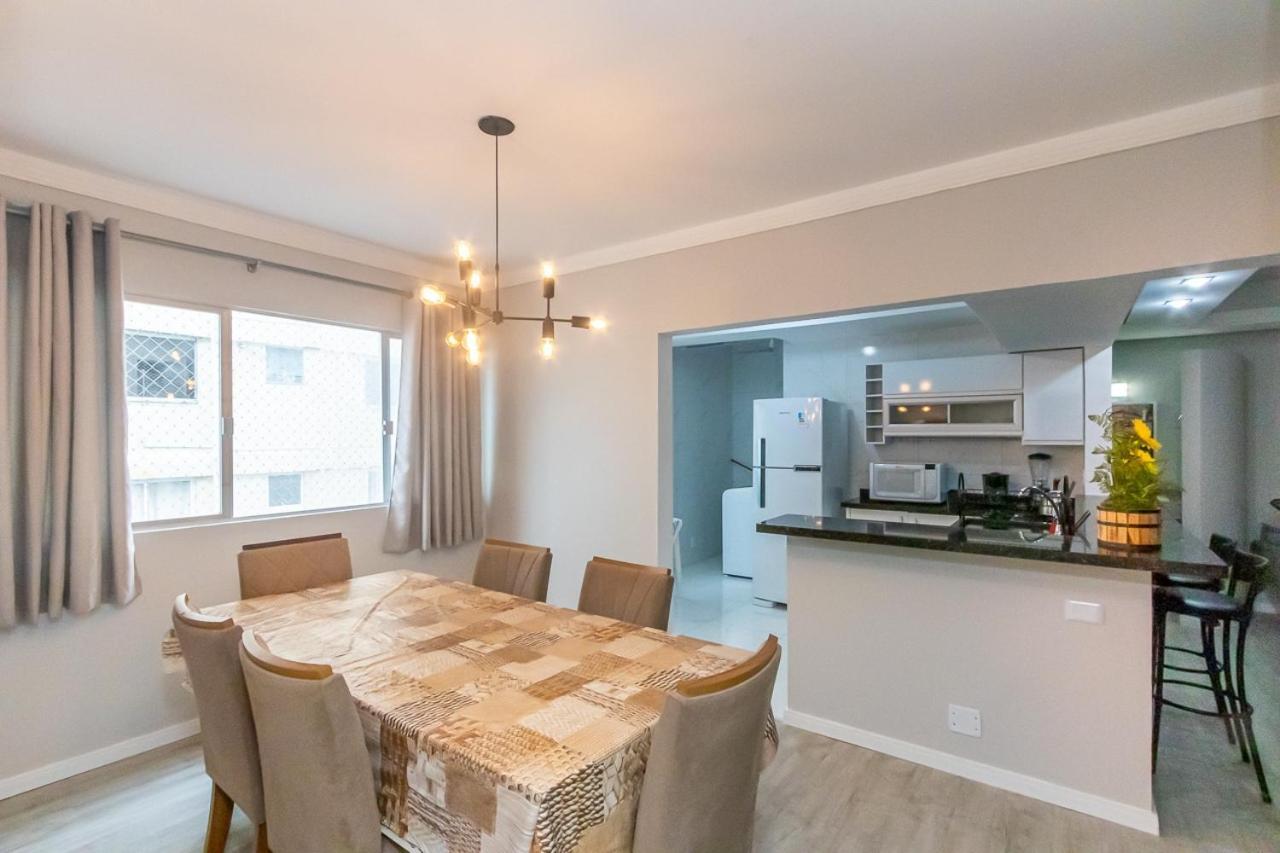 Apto Pe Na Areia, Direcao Ilha-balneario Camboriu. Apartamento *